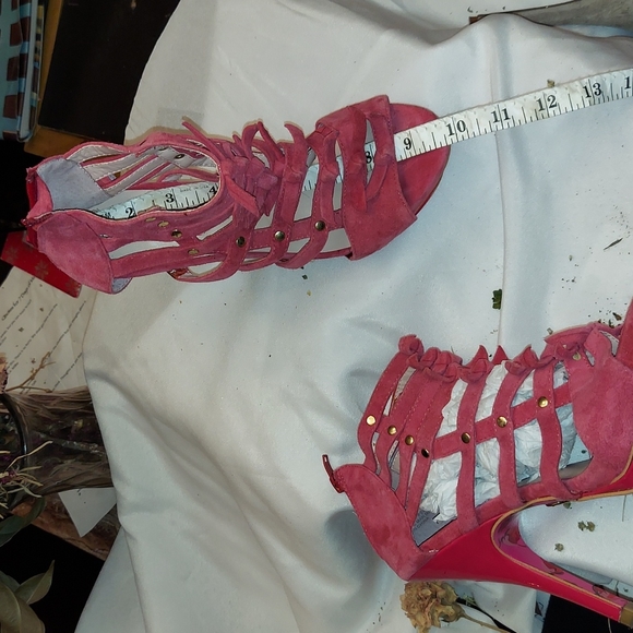 Betsey Johnson pink suede heels 👠 - Picture 11 of 12